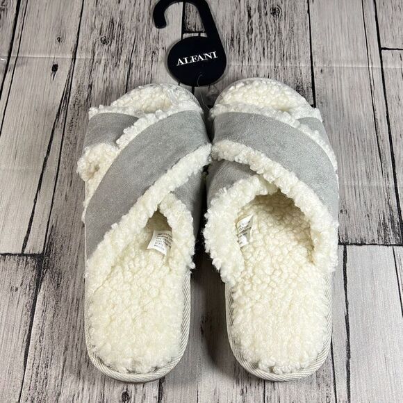 Alfani Women's Criss Cross House Slippers Slip On Plush Gray Cream Large 9-10 - Picture 2 of 6